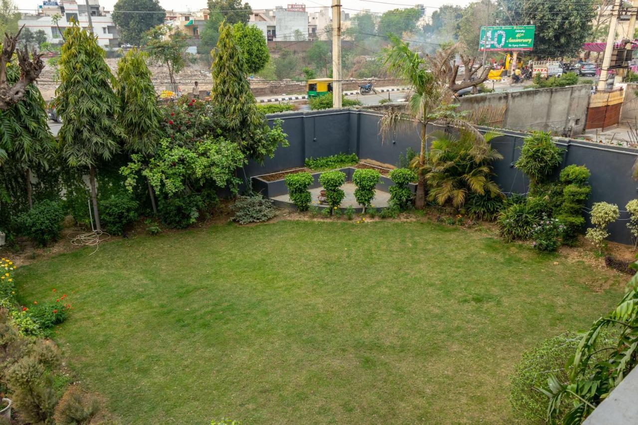 De Manora Homes - Unpretentious Hotel With A Garden , Posh Area Ranjit Avenue Amritsar Eksteriør bilde