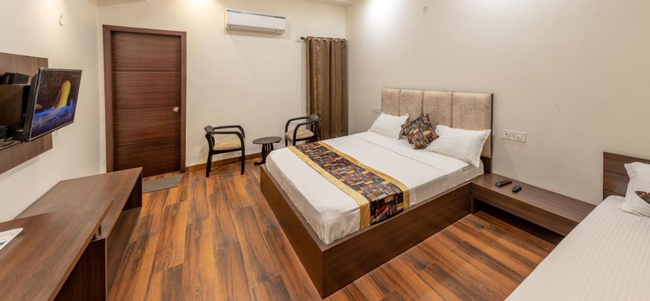 De Manora Homes - Unpretentious Hotel With A Garden , Posh Area Ranjit Avenue Amritsar Eksteriør bilde