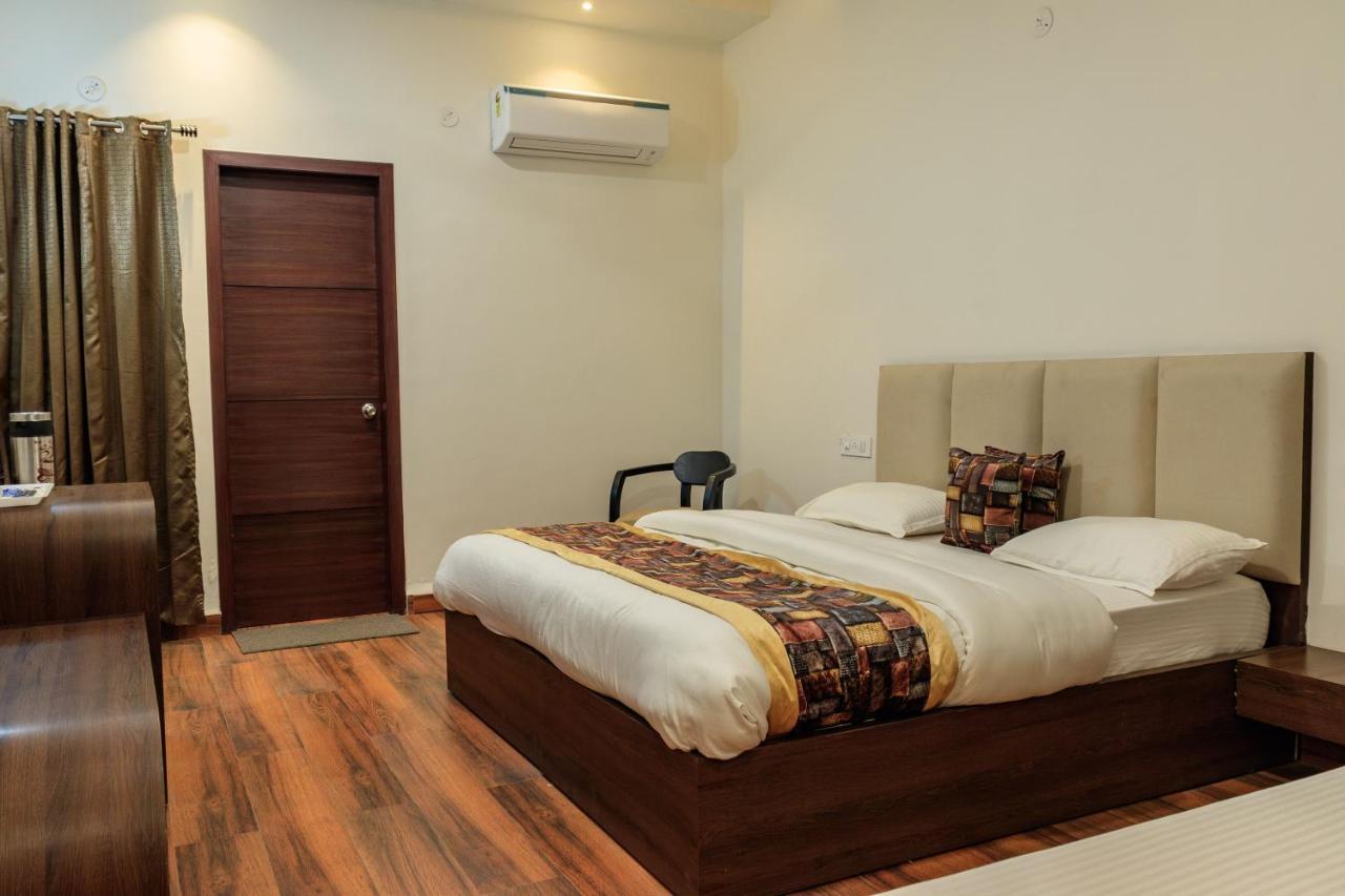 De Manora Homes - Unpretentious Hotel With A Garden , Posh Area Ranjit Avenue Amritsar Eksteriør bilde